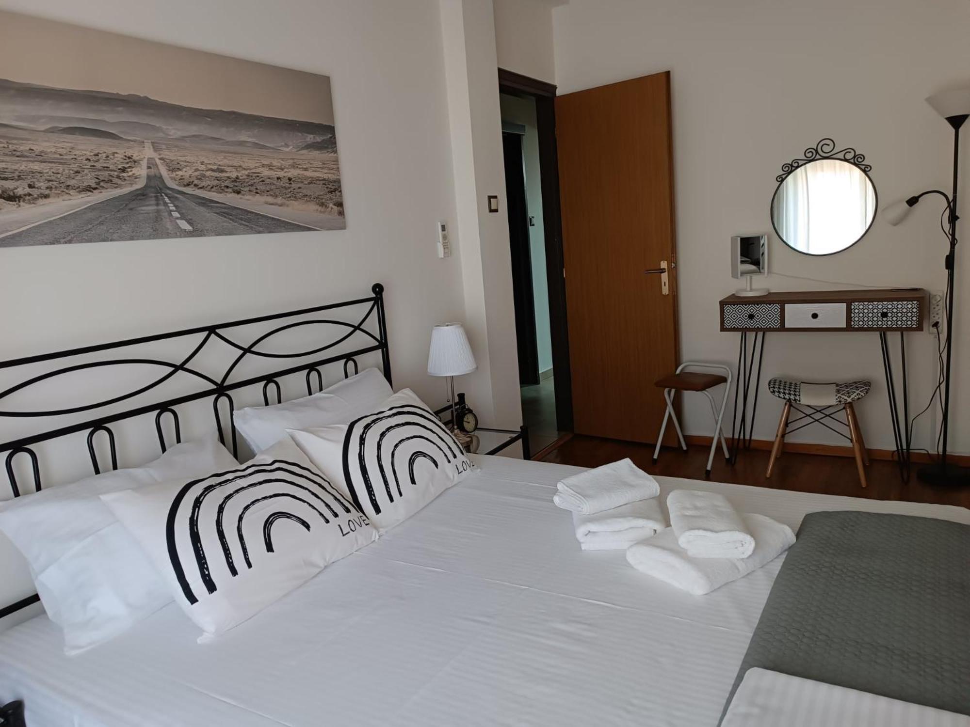 Cosy Apartment On Dragon Street เอเธนส์ ภายนอก รูปภาพ